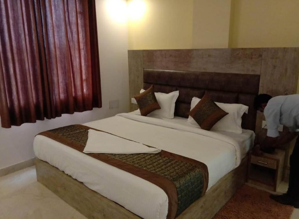 Hotel Broadway Нью-Дели Экстерьер фото