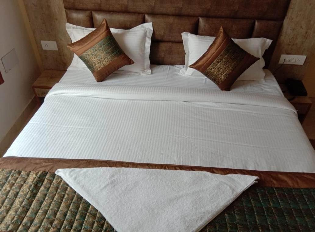 Hotel Broadway Нью-Дели Экстерьер фото
