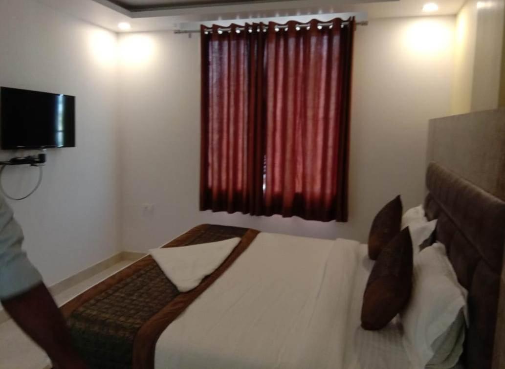 Hotel Broadway Нью-Дели Экстерьер фото