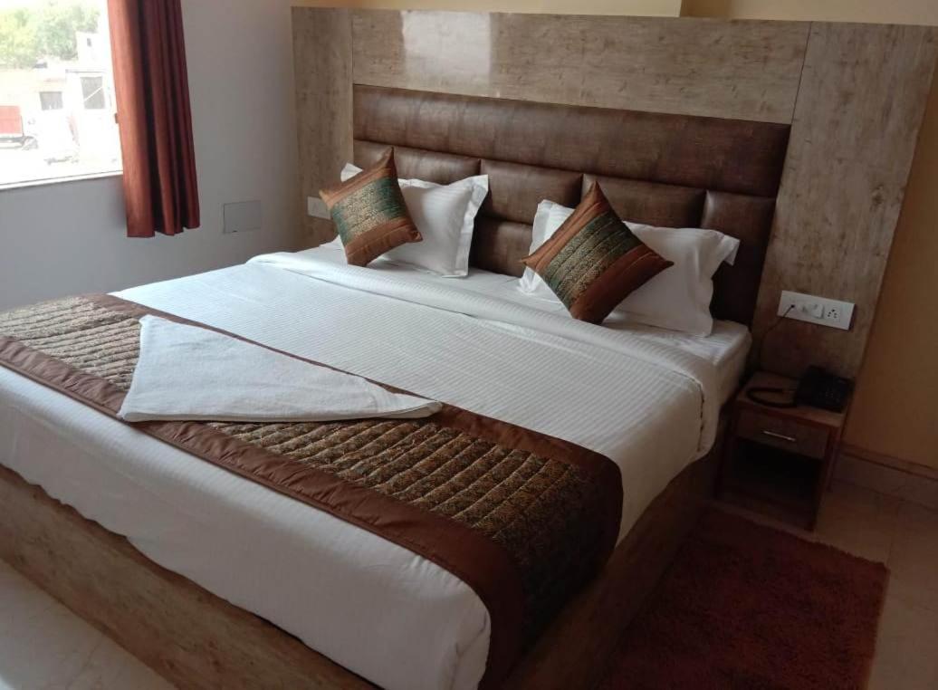 Hotel Broadway Нью-Дели Экстерьер фото